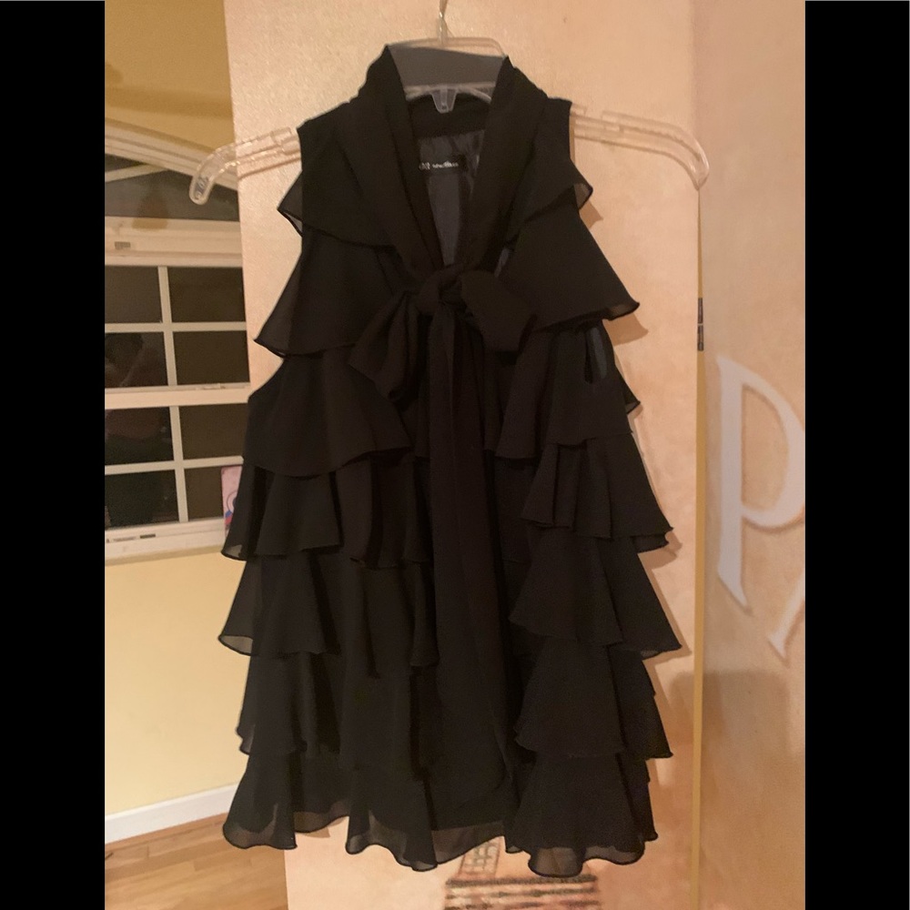 Tie-Neck Sleeveless Blouse